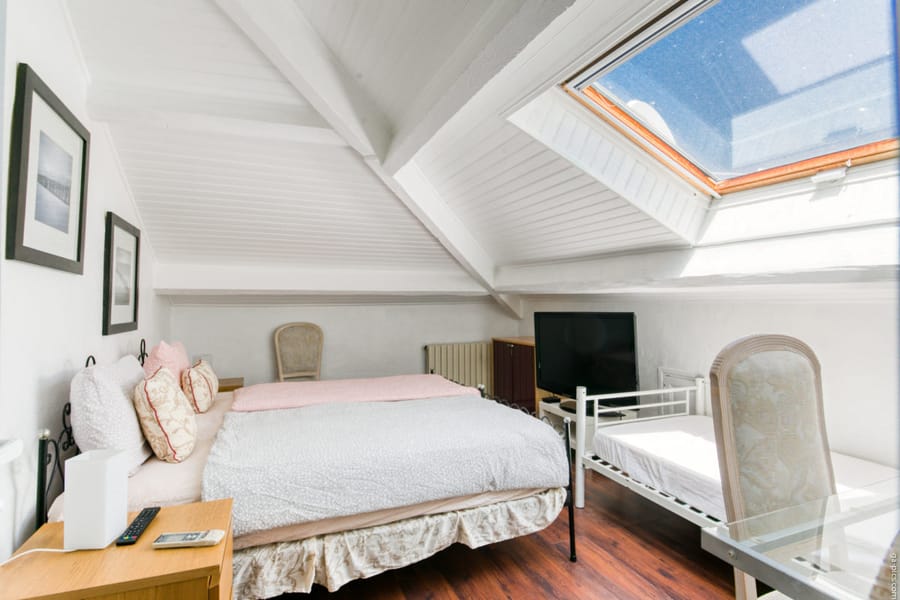 Interior of The Glamorgan: en-suite room with Renaissance-era detail.